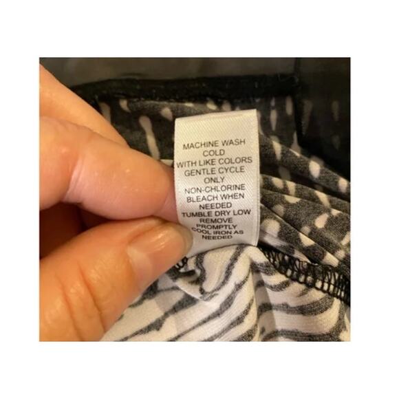 Chic Abstract Animal Print Black White Sheer Hem Tunic Top Cato Plus 18/20W - Picture 7 of 8